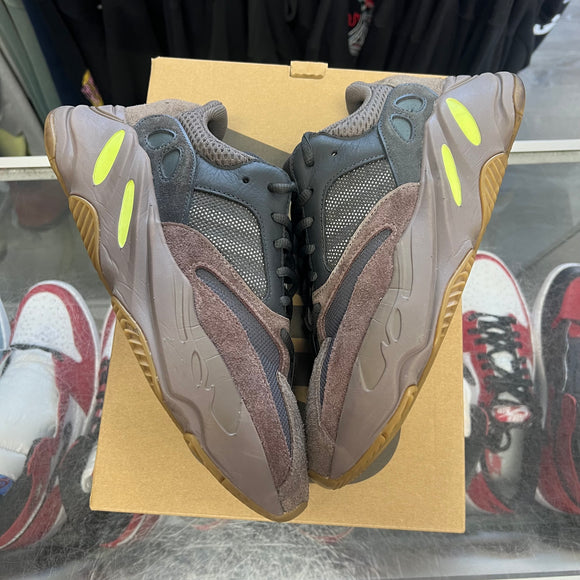 Yeezy Mauve 700s Size 9