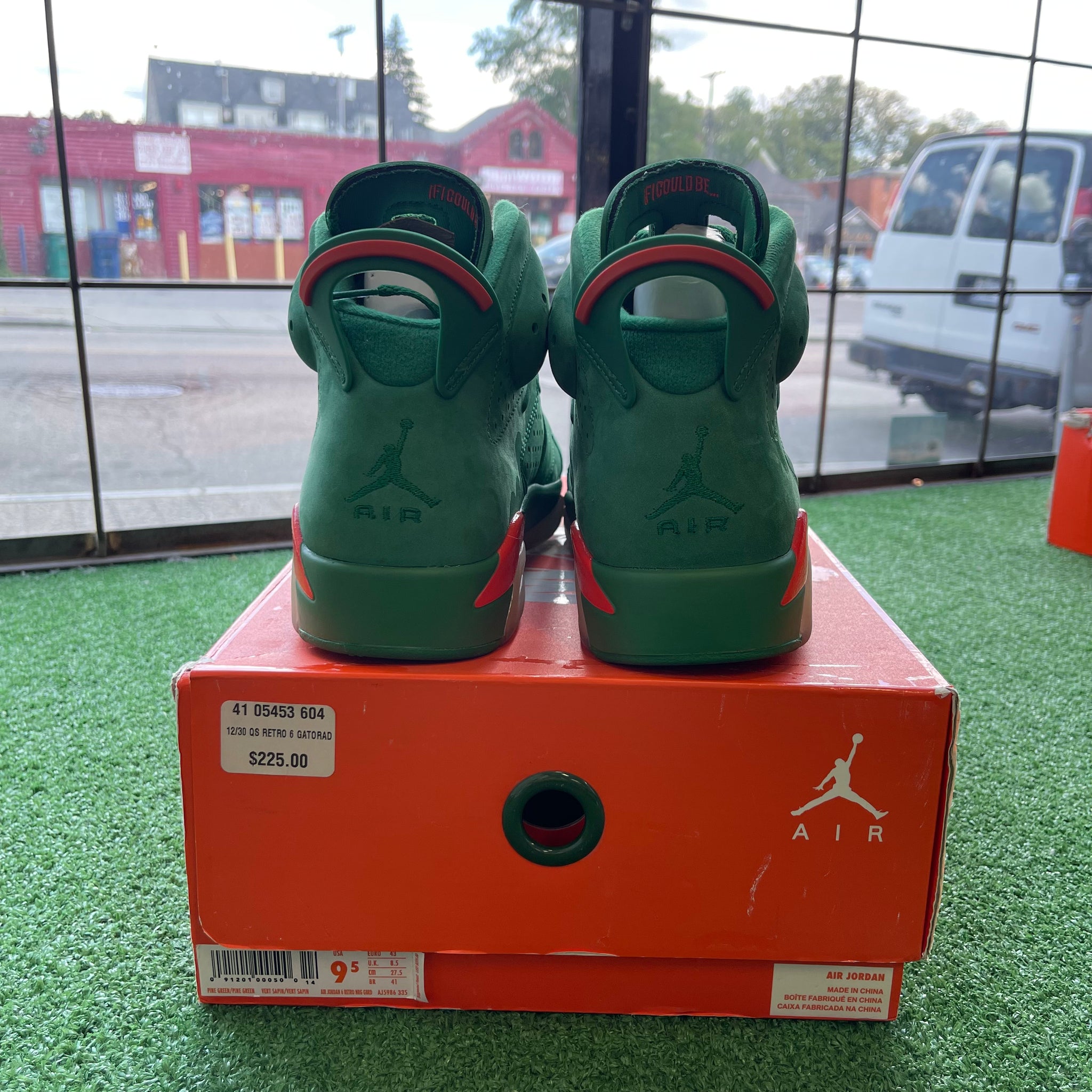 Jordan x gatorade box hotsell